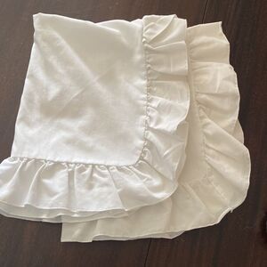 E599--2 Standard Pillow Covers w/ Ruffle GUC